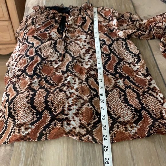 1. State Serene Snake Print Ruffled Cold Shoulder Blouse Brown Black Size Small - Picture 10 of 11